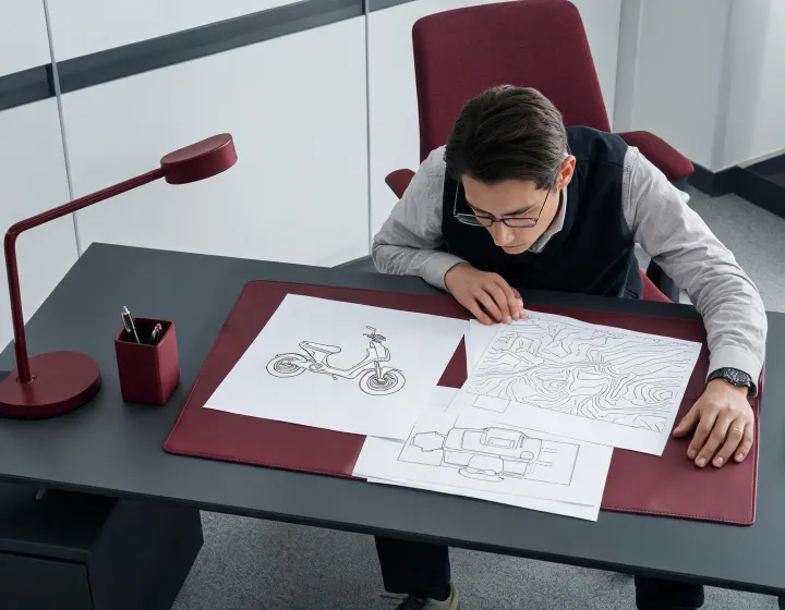 Independent sourcing desk reviewing electric motorcycle specifications